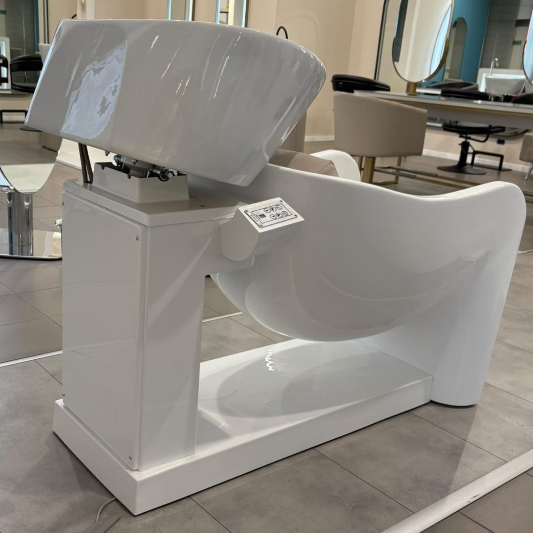 Alternative view of CURVE massage